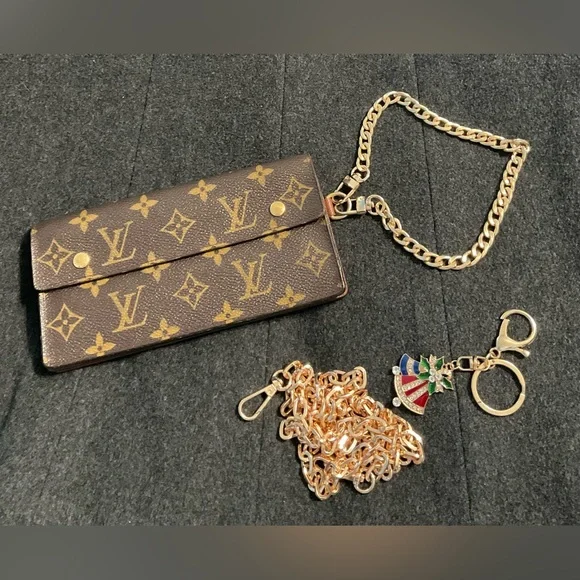 LOUIS VUITTON✅AUTHENTIC LONG ACCORDION WALLET - Picture 3 of 16